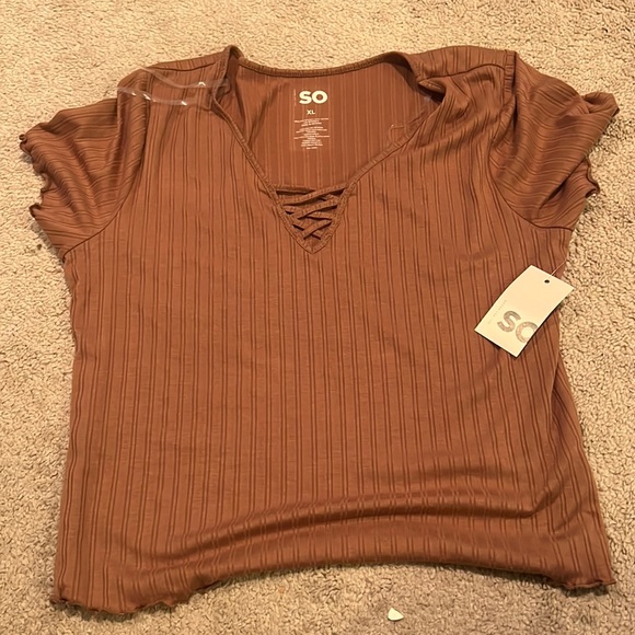 Ribbed brown v neck tshirt - Picture 1 of 3
